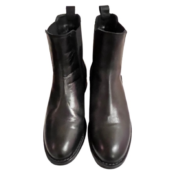 Eric Michael- Black Leather Pull-On
Booties Size: 5.5 - Picture 2 of 9